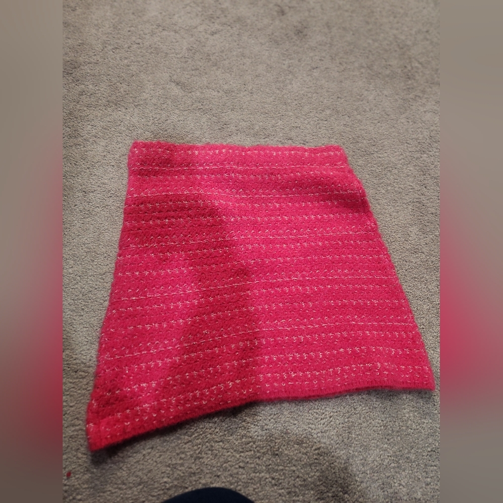 Pink knit skirt